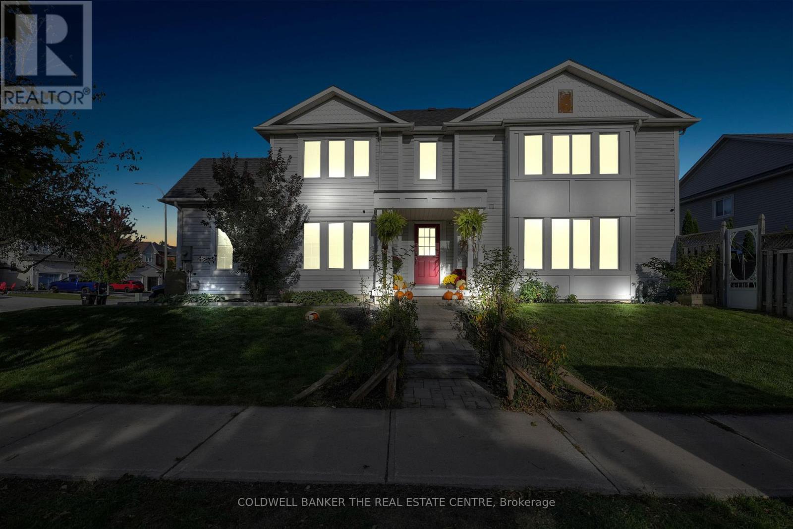 1 Mcgahey Street, New Tecumseth (Tottenham), Ontario  L0G 1W0 - Photo 3 - N12442441