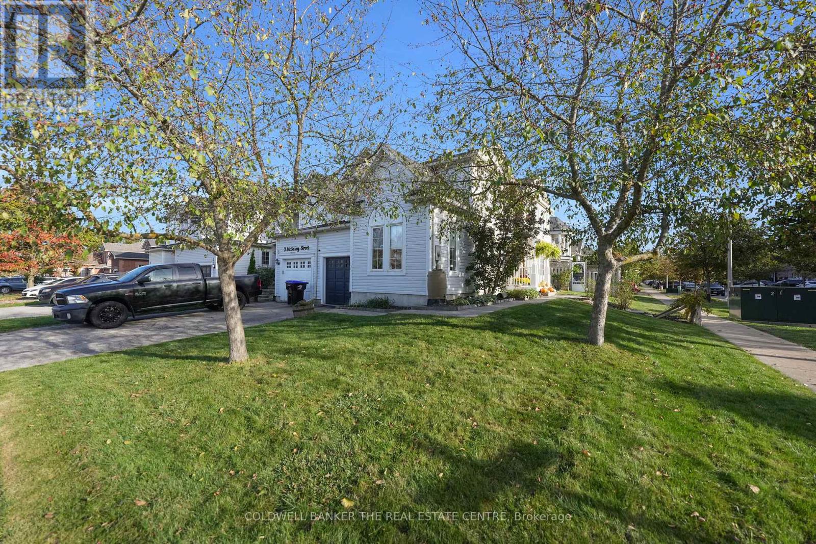 1 Mcgahey Street, New Tecumseth (Tottenham), Ontario  L0G 1W0 - Photo 4 - N12442441