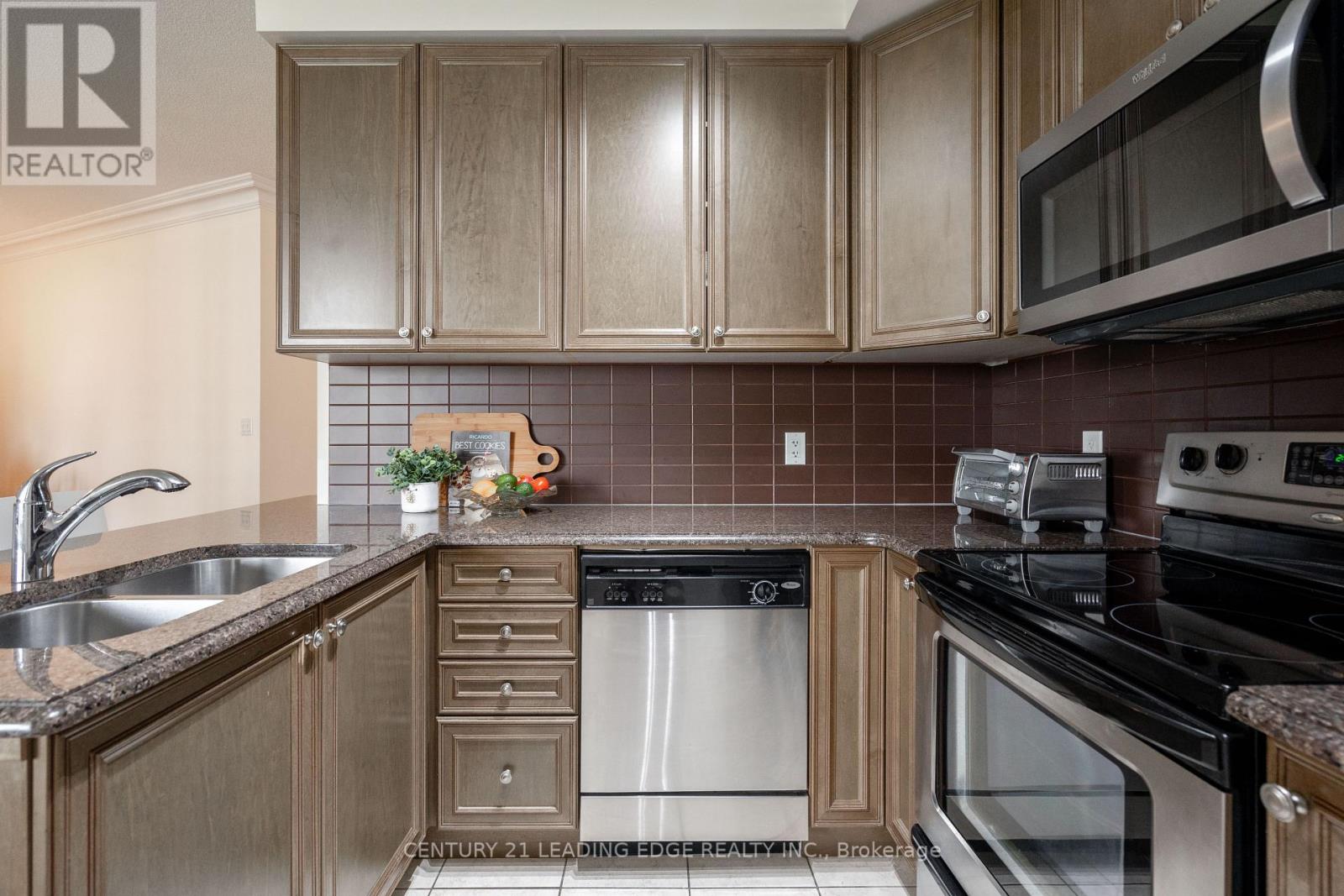 708 - 9225 Jane Street, Vaughan, Ontario  L6A 0J7 - Photo 10 - N12442462