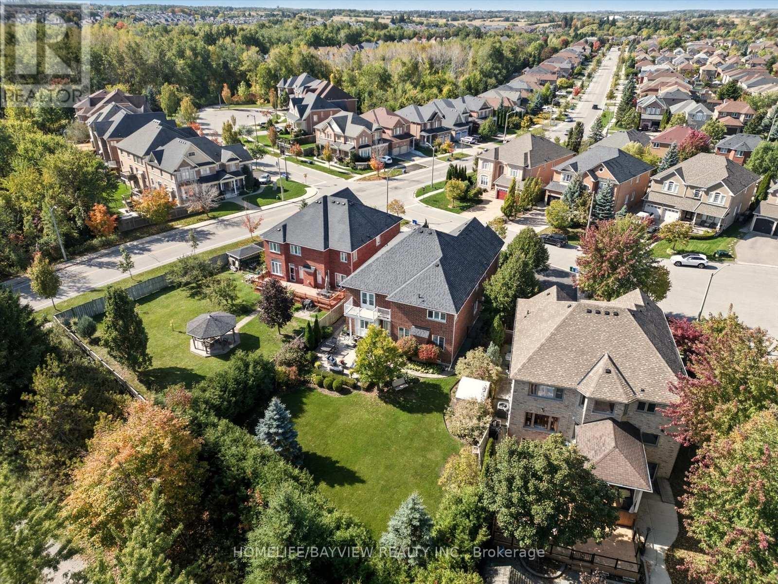 3 Crowling Court, Richmond Hill (Oak Ridges), Ontario  L4E 3Y6 - Photo 4 - N12442503