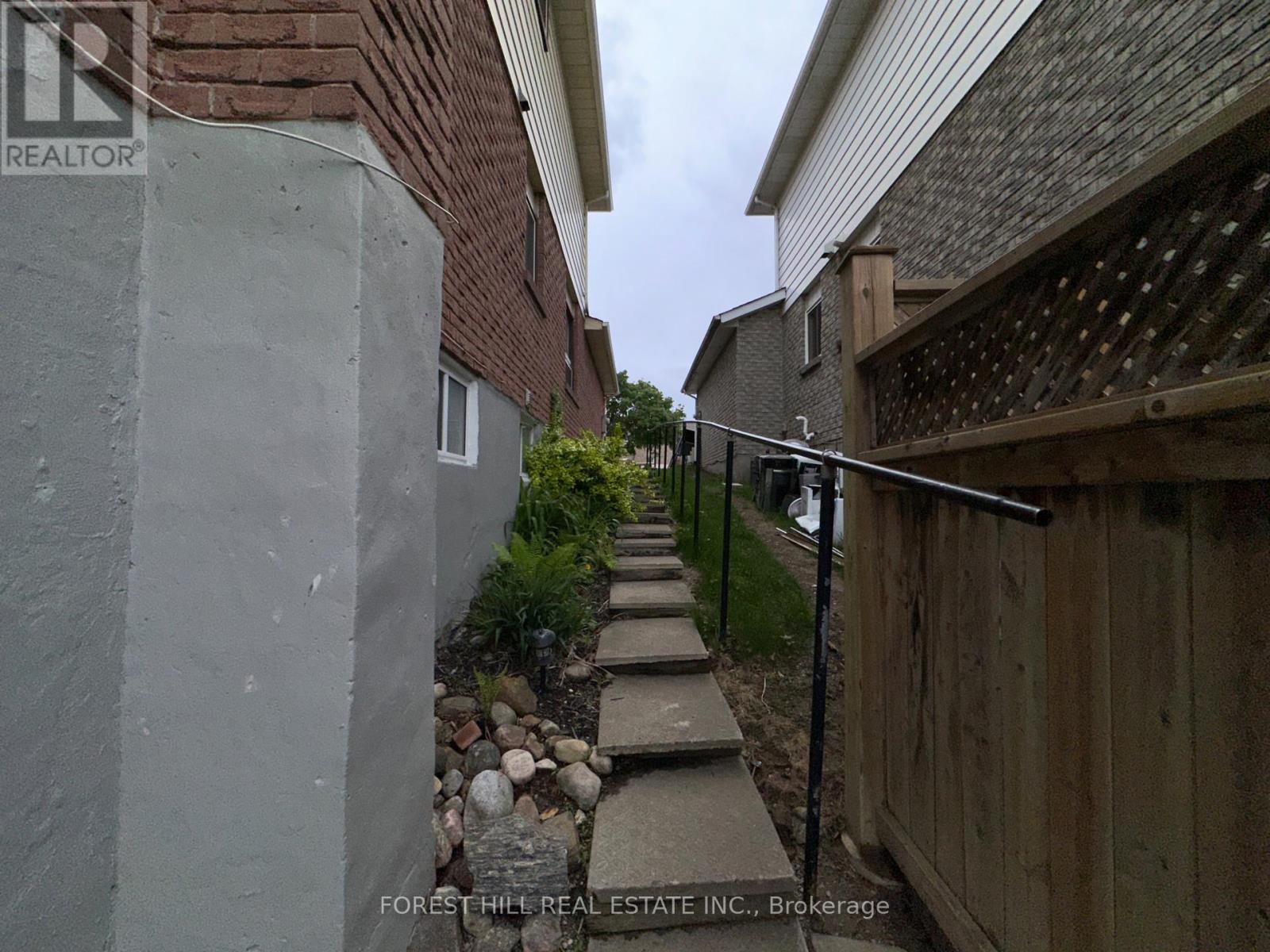 Lower - 354 Britannia Avenue, Bradford West Gwillimbury, Ontario  L3Z 1A7 - Photo 18 - N12442515