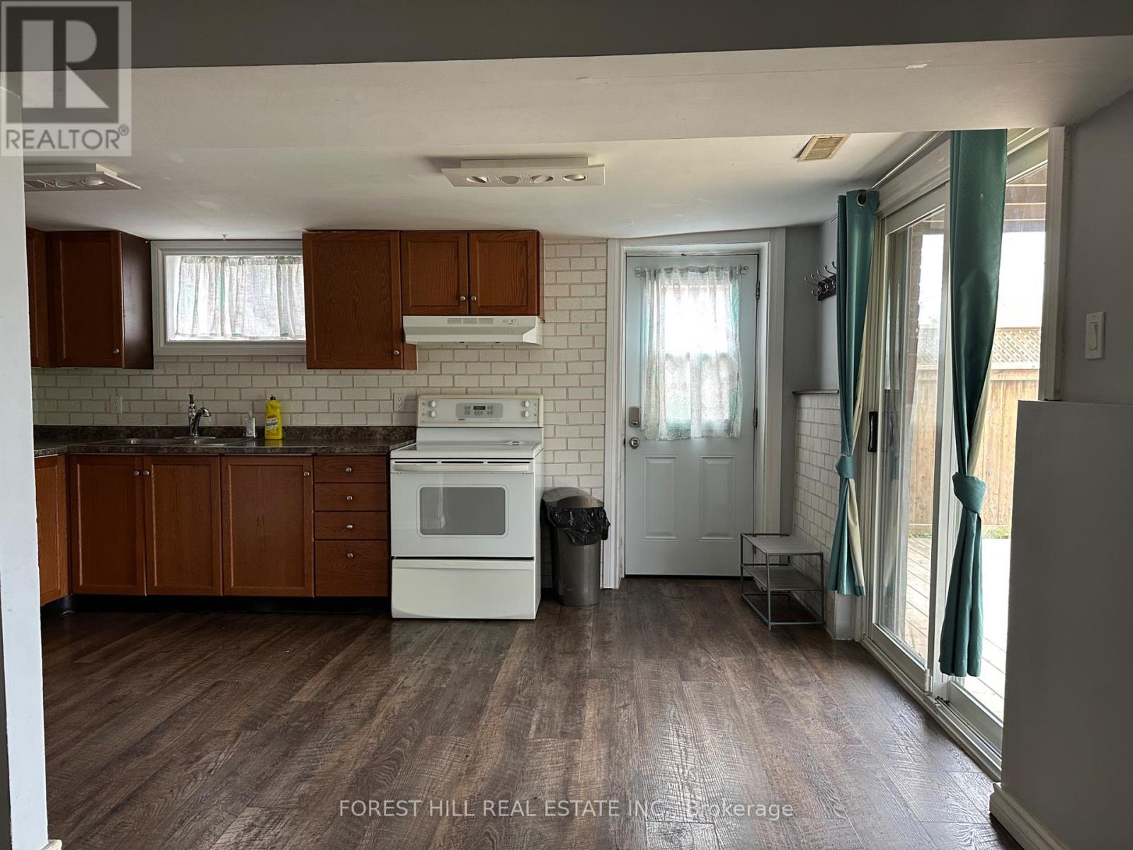Lower - 354 Britannia Avenue, Bradford West Gwillimbury, Ontario  L3Z 1A7 - Photo 4 - N12442515