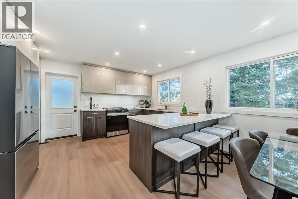 26 Dalgetty Place Nw, Calgary, Alberta  T3A 1H9 - Photo 4 - A2261767