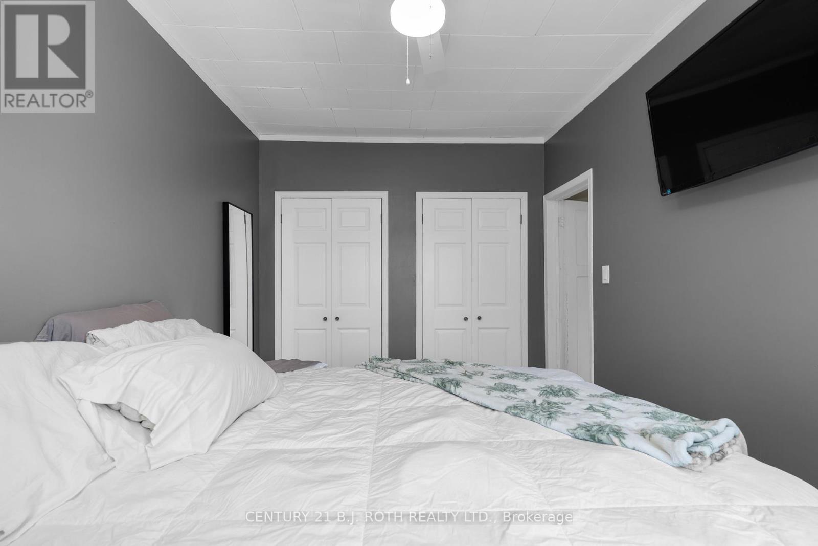 249 Church Street, Penetanguishene, Ontario  L9M 1G6 - Photo 11 - S12442334