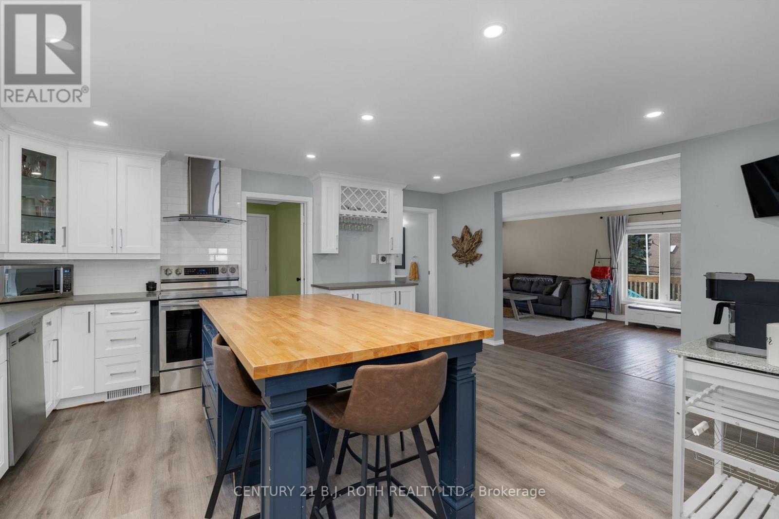 249 Church Street, Penetanguishene, Ontario  L9M 1G6 - Photo 15 - S12442334
