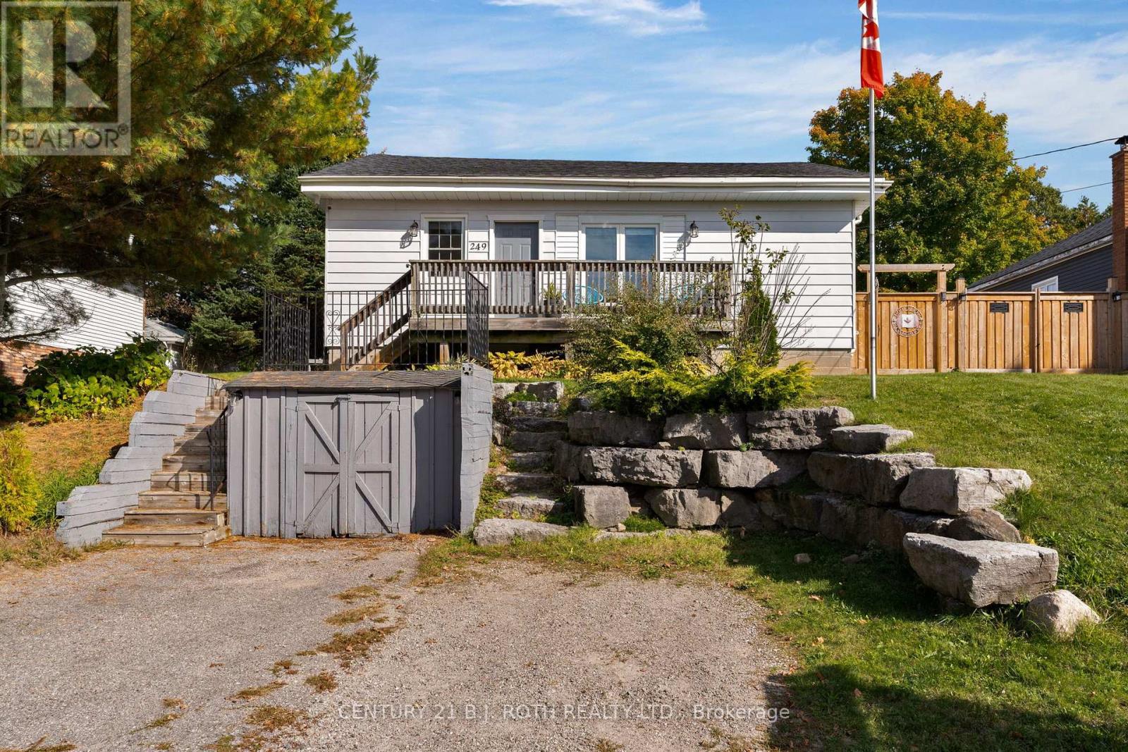 249 Church Street, Penetanguishene, Ontario  L9M 1G6 - Photo 2 - S12442334