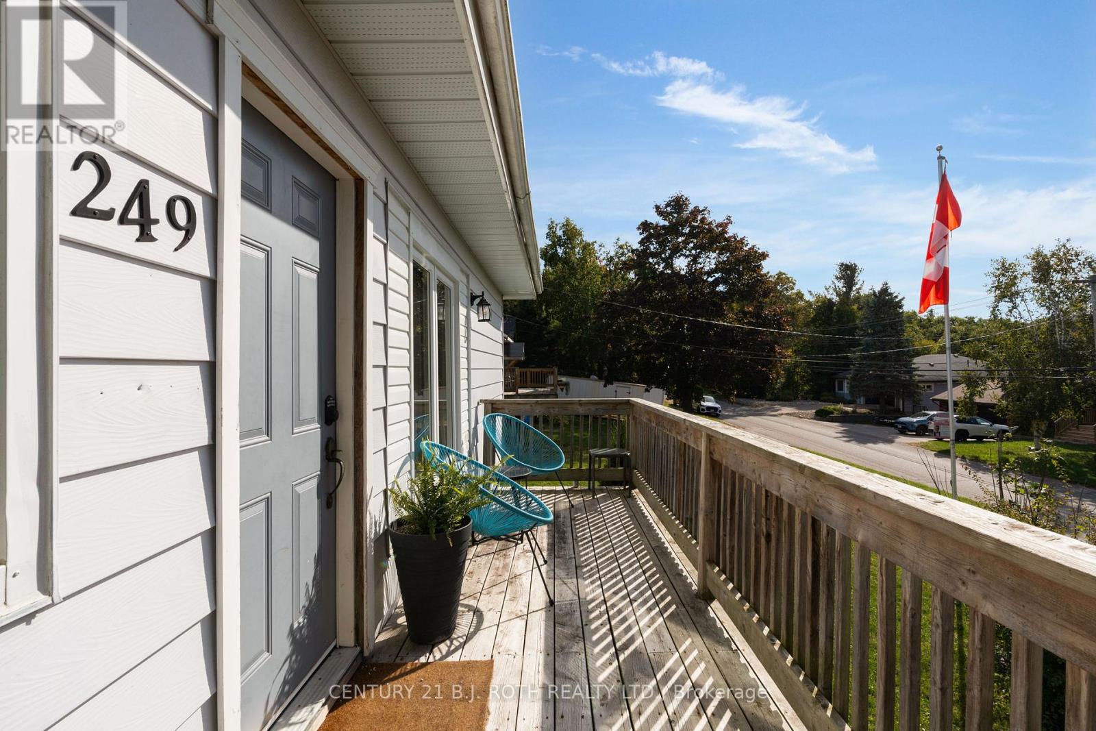 249 Church Street, Penetanguishene, Ontario  L9M 1G6 - Photo 3 - S12442334