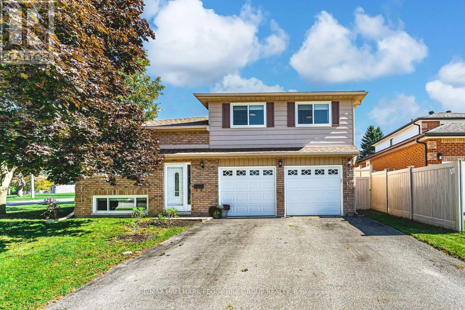 2 Carmichael Court, Orillia, Ontario  L3V 7R6 - Photo 1 - S12442410