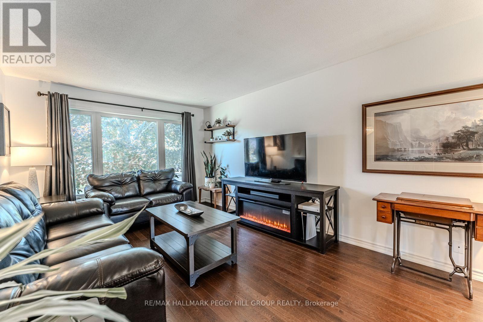 2 Carmichael Court, Orillia, Ontario  L3V 7R6 - Photo 3 - S12442410