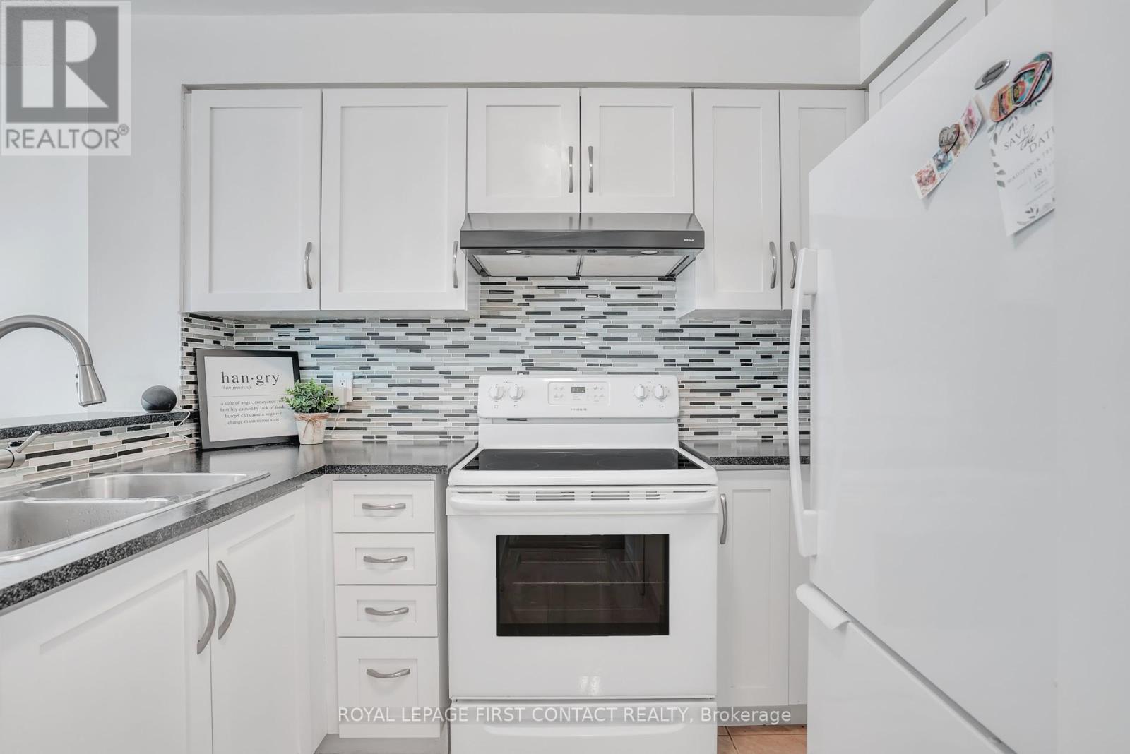 908 - 140 Dunlop Street E, Barrie (City Centre), Ontario  L4M 6H9 - Photo 13 - S12442483