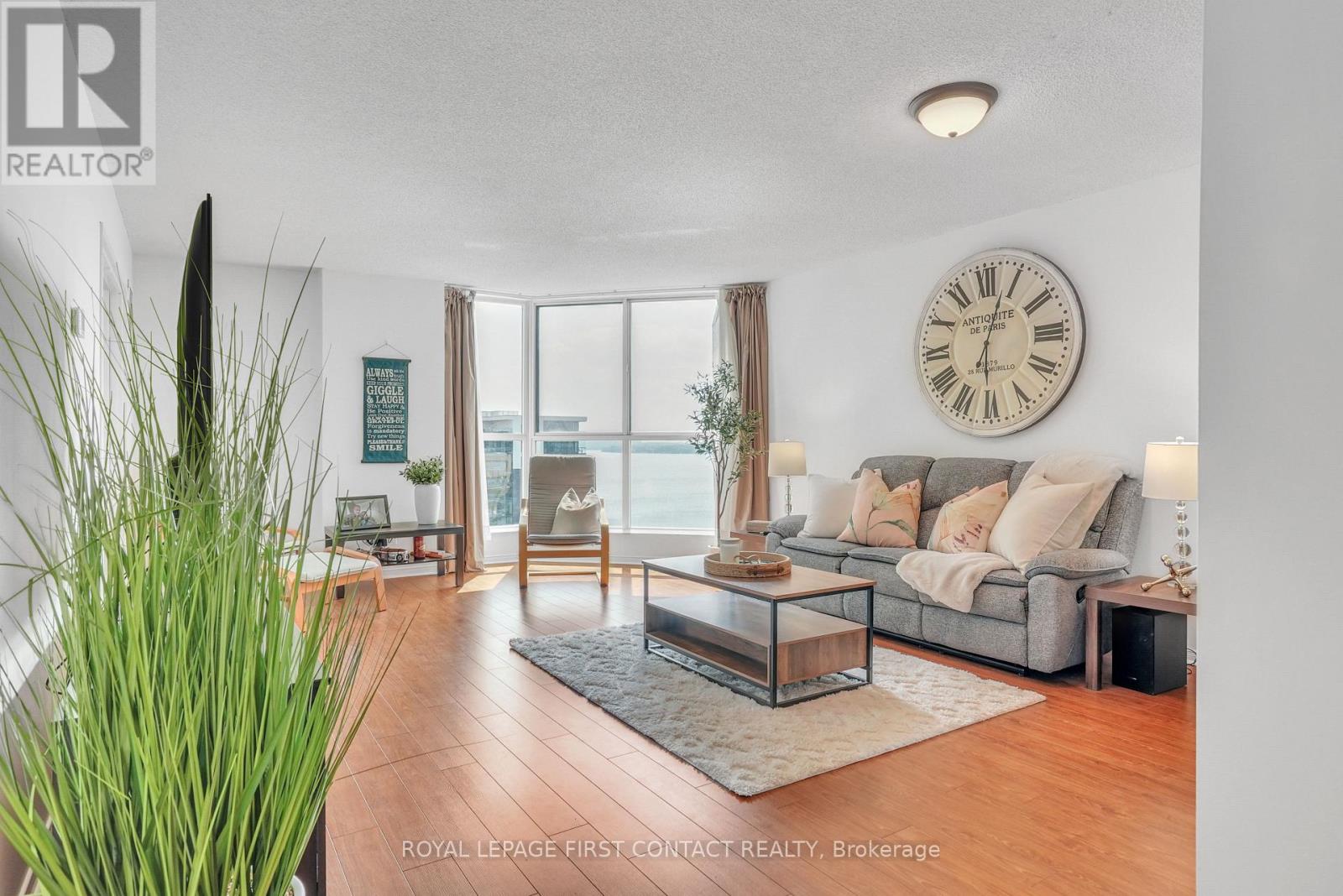 908 - 140 Dunlop Street E, Barrie (City Centre), Ontario  L4M 6H9 - Photo 3 - S12442483