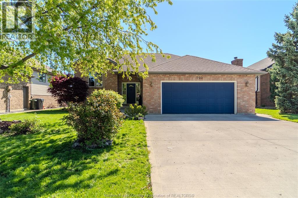 MLS# 25025207: 250 Redwood CRESCENT, Lakeshore, Canada