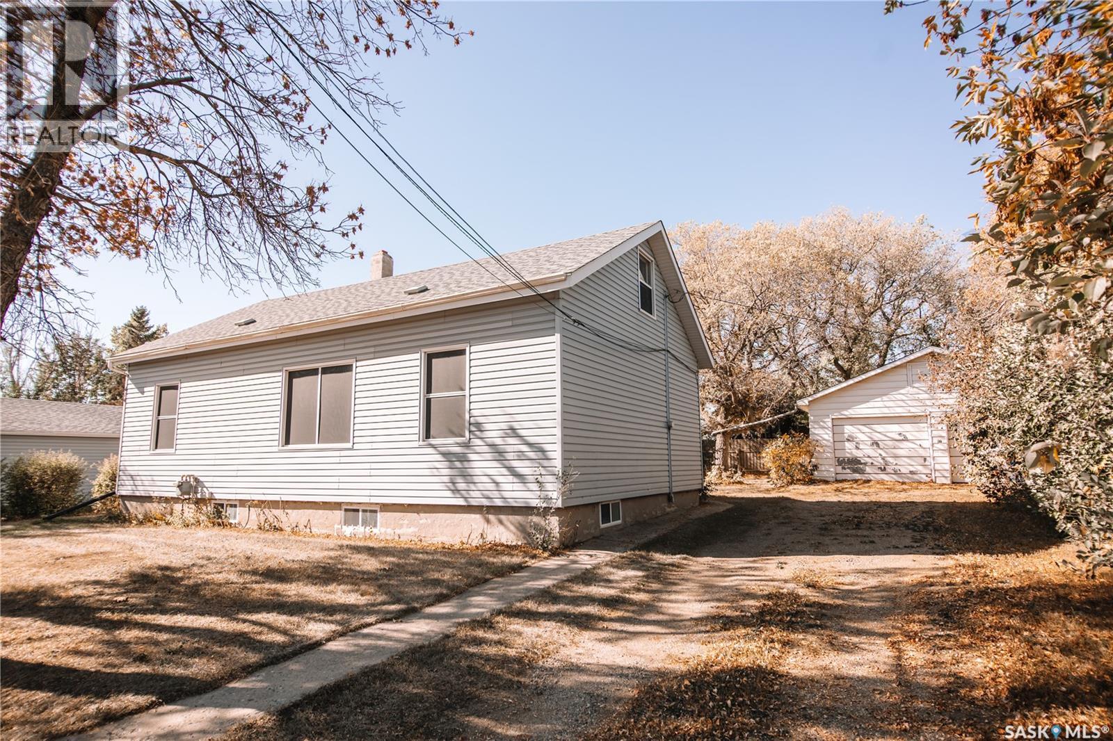 414 10th Avenue Nw, Moose Jaw, Saskatchewan  S6H 4K5 - Photo 3 - SK019826