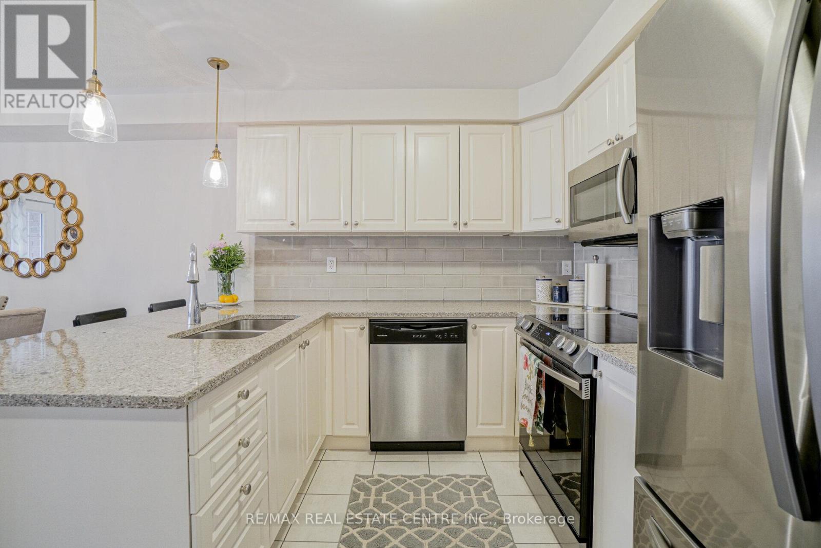 224 Sarah Cline Drive, Oakville, Ontario  L6M 0V3 - Photo 11 - W12442360