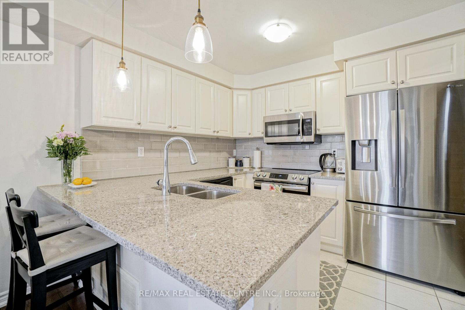 224 Sarah Cline Drive, Oakville, Ontario  L6M 0V3 - Photo 12 - W12442360