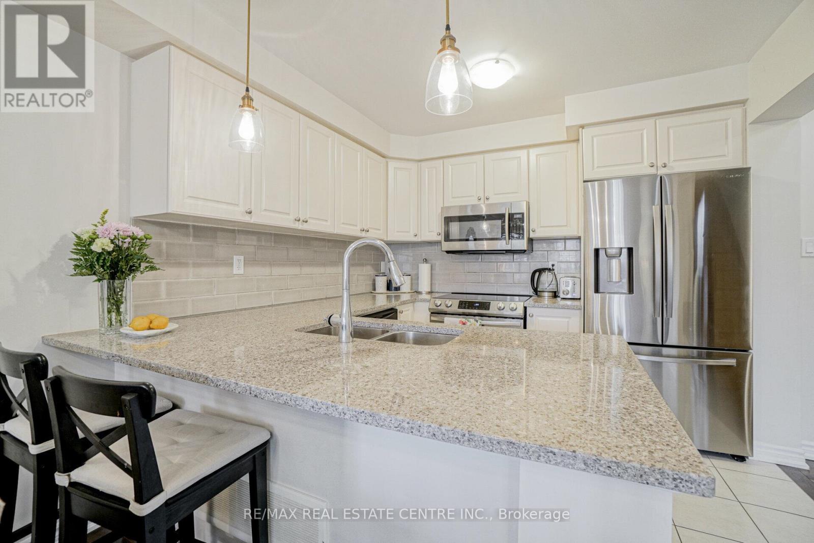 224 Sarah Cline Drive, Oakville, Ontario  L6M 0V3 - Photo 13 - W12442360