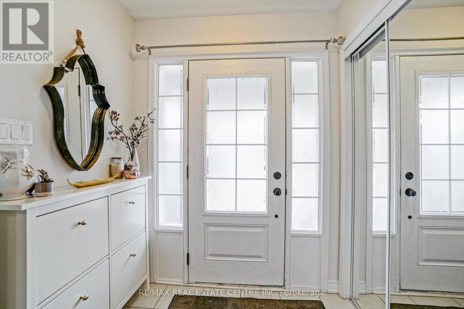 224 Sarah Cline Drive, Oakville, Ontario  L6M 0V3 - Photo 4 - W12442360