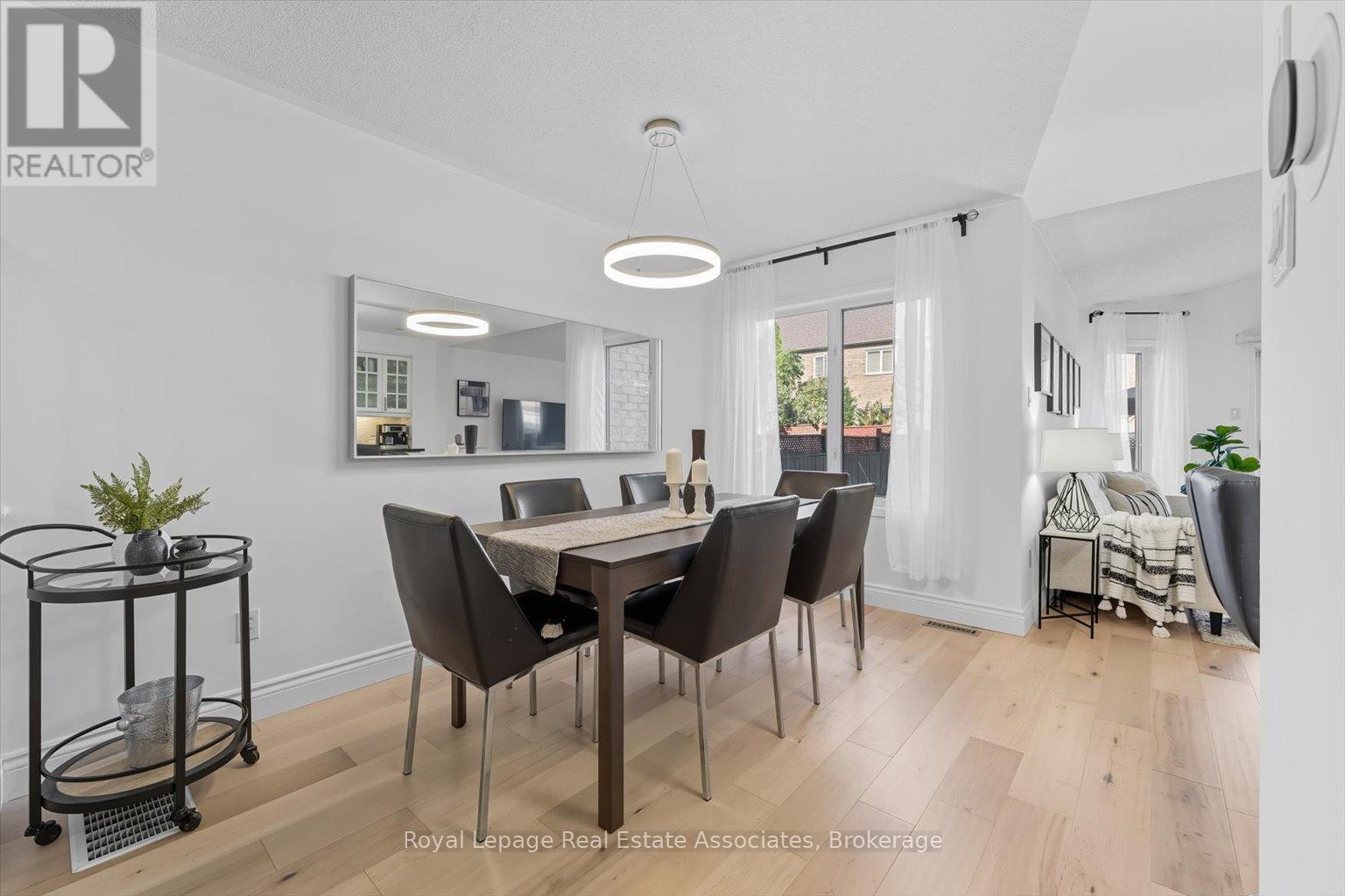 443 Stonetree Court, Mississauga (Cooksville), Ontario  L5B 4H3 - Photo 11 - W12442375