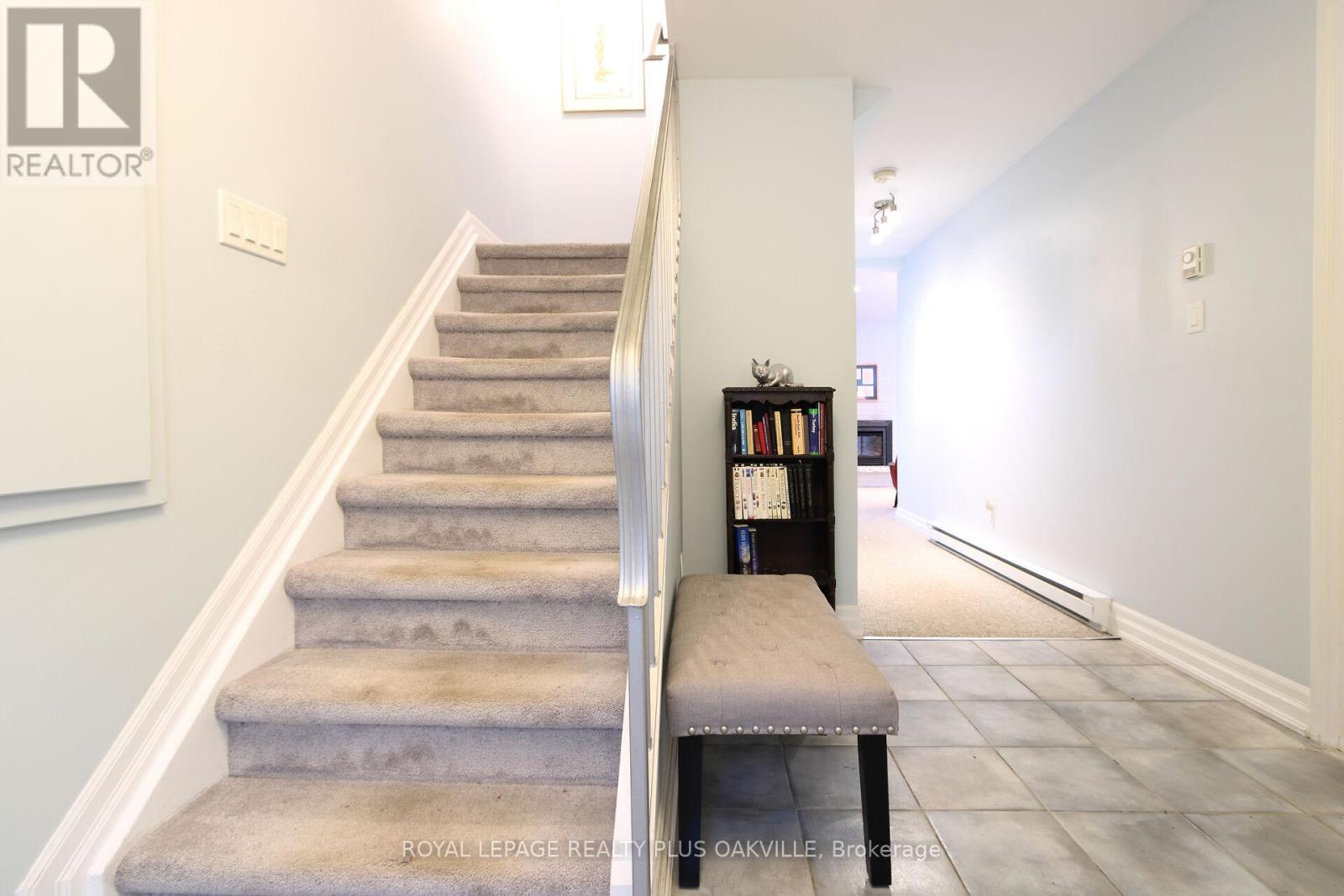 2060 Water's Edge Drive, Oakville (Br Bronte), Ontario  L6L 1A4 - Photo 5 - W12442376