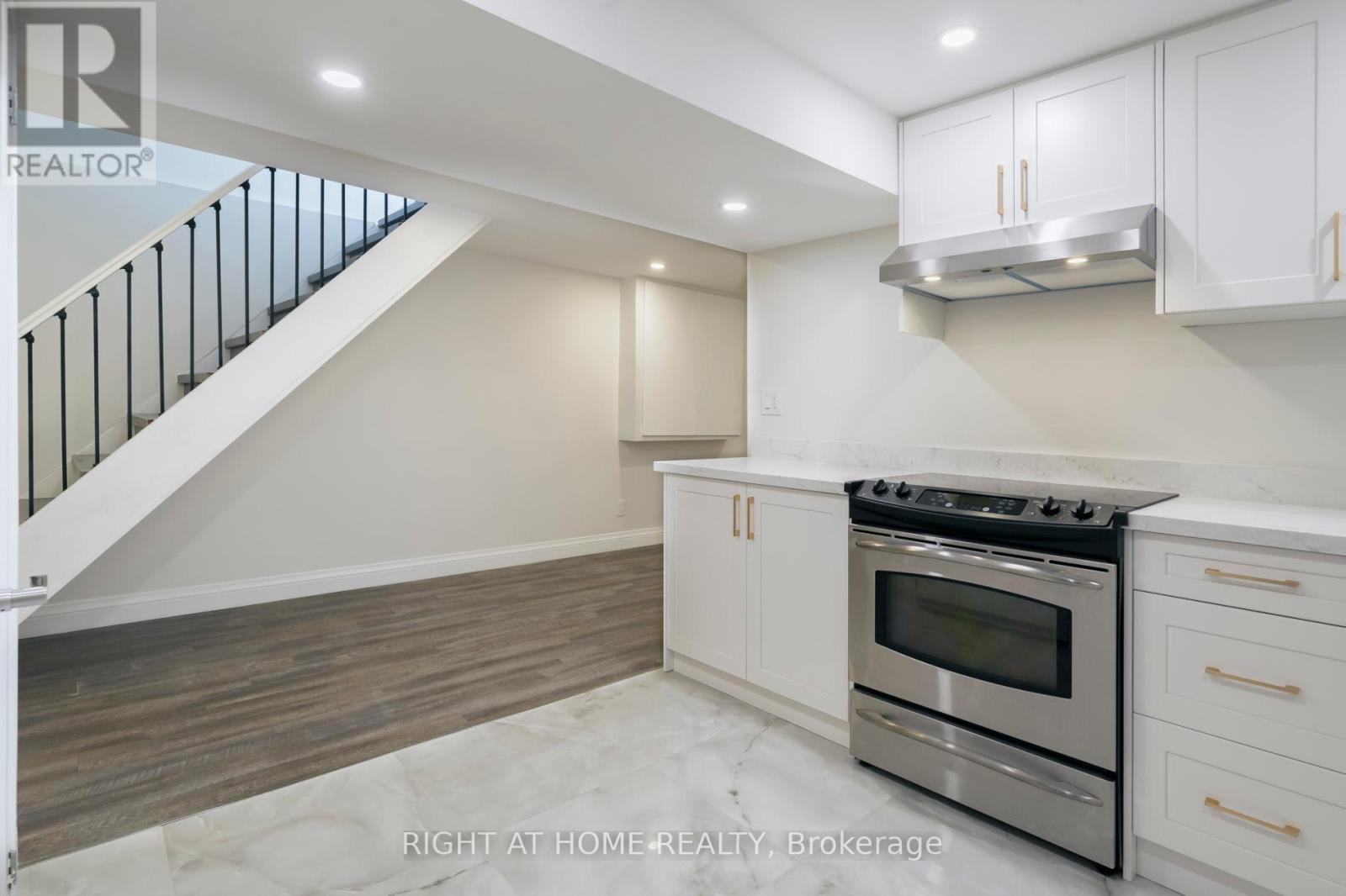 Lower - 2668 Hollington Crescent, Mississauga, Ontario  L5K 1E7 - Photo 12 - W12442409