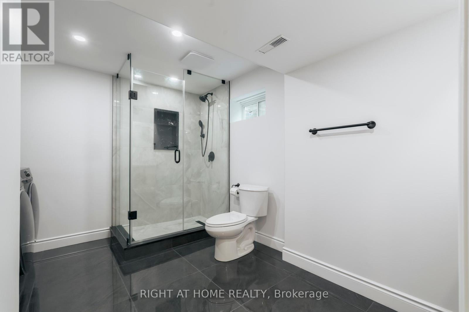 Lower - 2668 Hollington Crescent, Mississauga, Ontario  L5K 1E7 - Photo 23 - W12442409