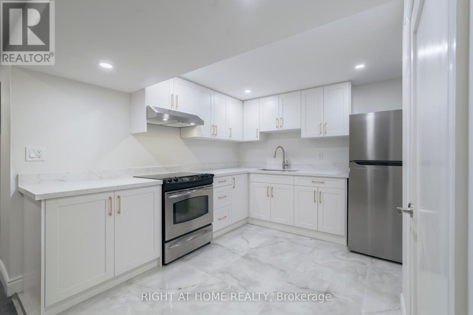 Lower - 2668 Hollington Crescent, Mississauga, Ontario  L5K 1E7 - Photo 7 - W12442409
