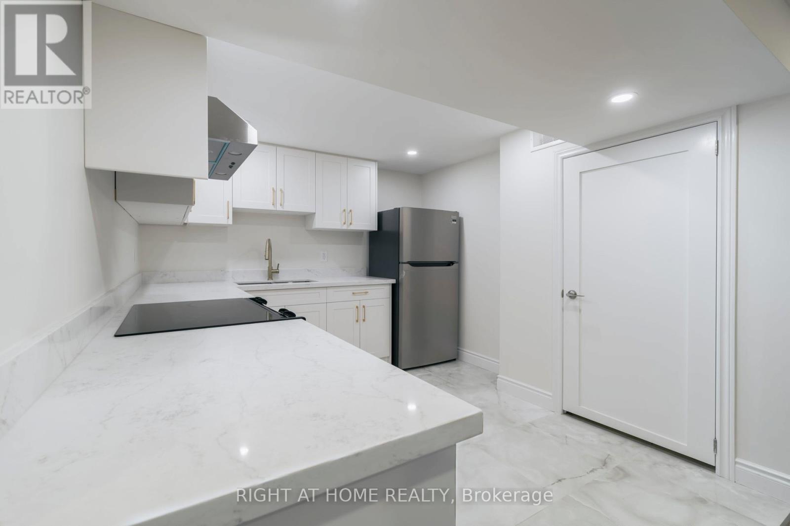 Lower - 2668 Hollington Crescent, Mississauga, Ontario  L5K 1E7 - Photo 9 - W12442409