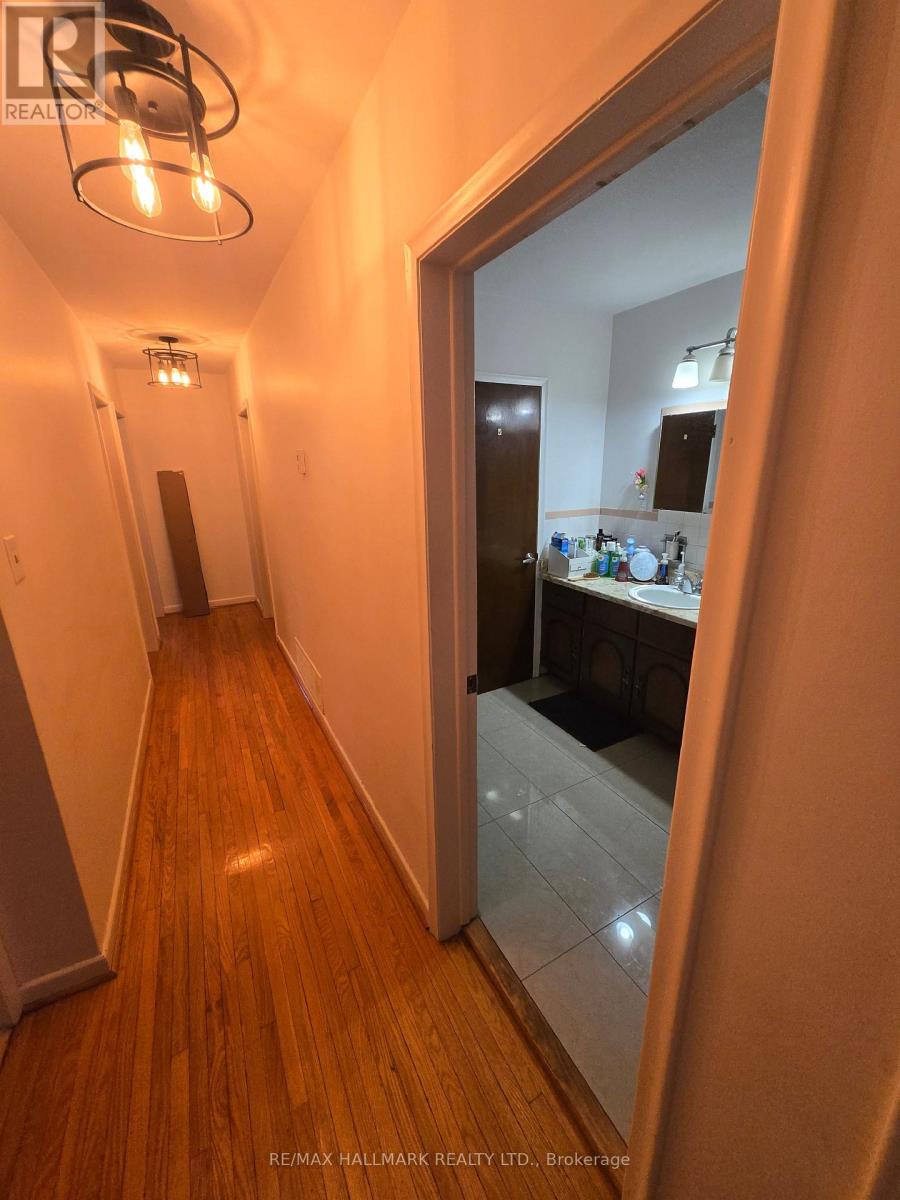 8 Hucknall Road, Toronto, Ontario  M3J 1V8 - Photo 11 - W12442418