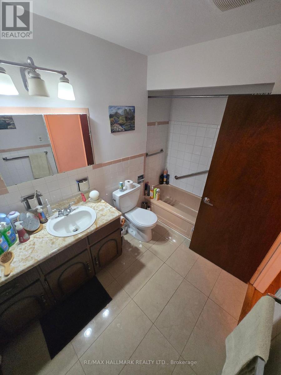 8 Hucknall Road, Toronto, Ontario  M3J 1V8 - Photo 12 - W12442418