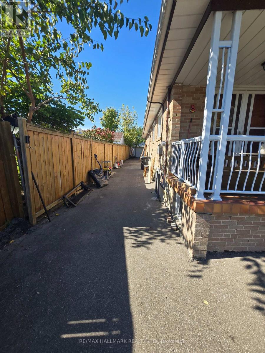 8 Hucknall Road, Toronto, Ontario  M3J 1V8 - Photo 13 - W12442418