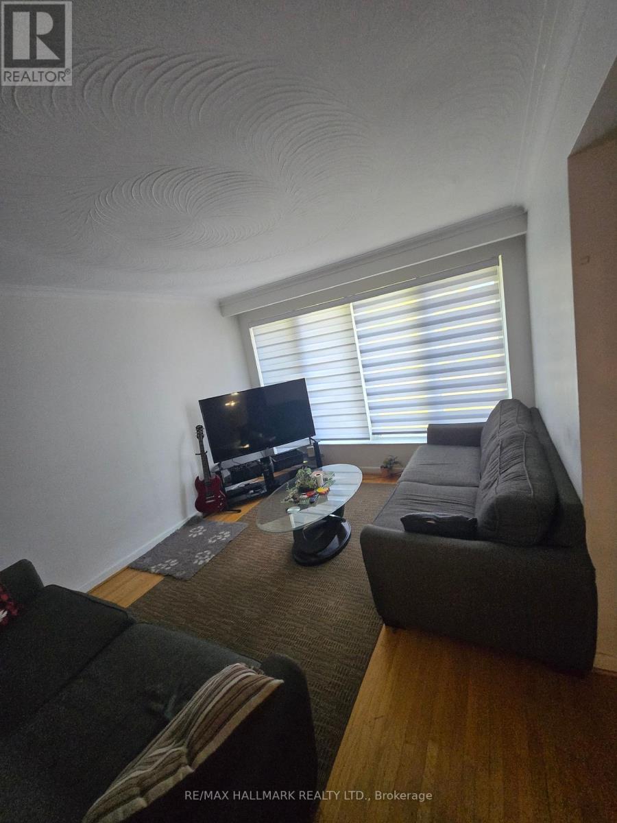 8 Hucknall Road, Toronto, Ontario  M3J 1V8 - Photo 5 - W12442418