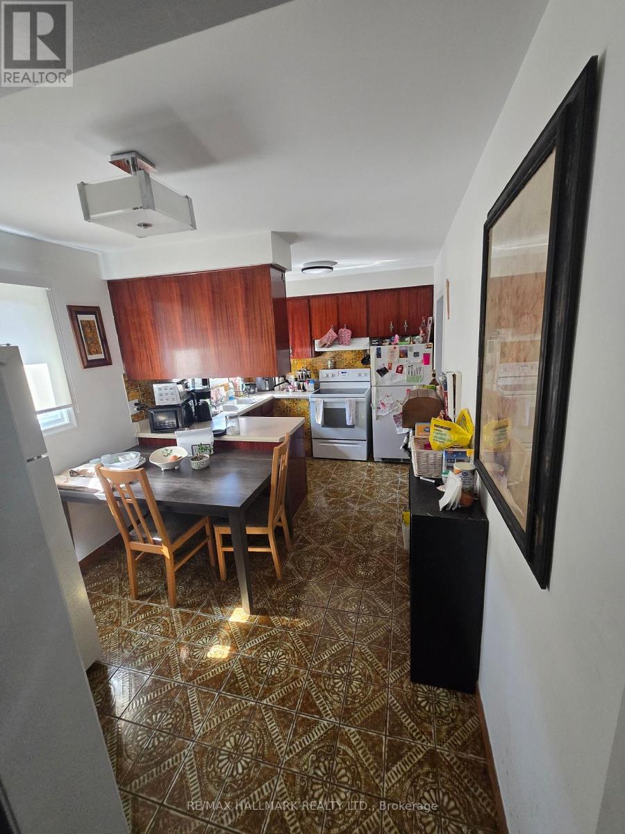 8 Hucknall Road, Toronto, Ontario  M3J 1V8 - Photo 6 - W12442418