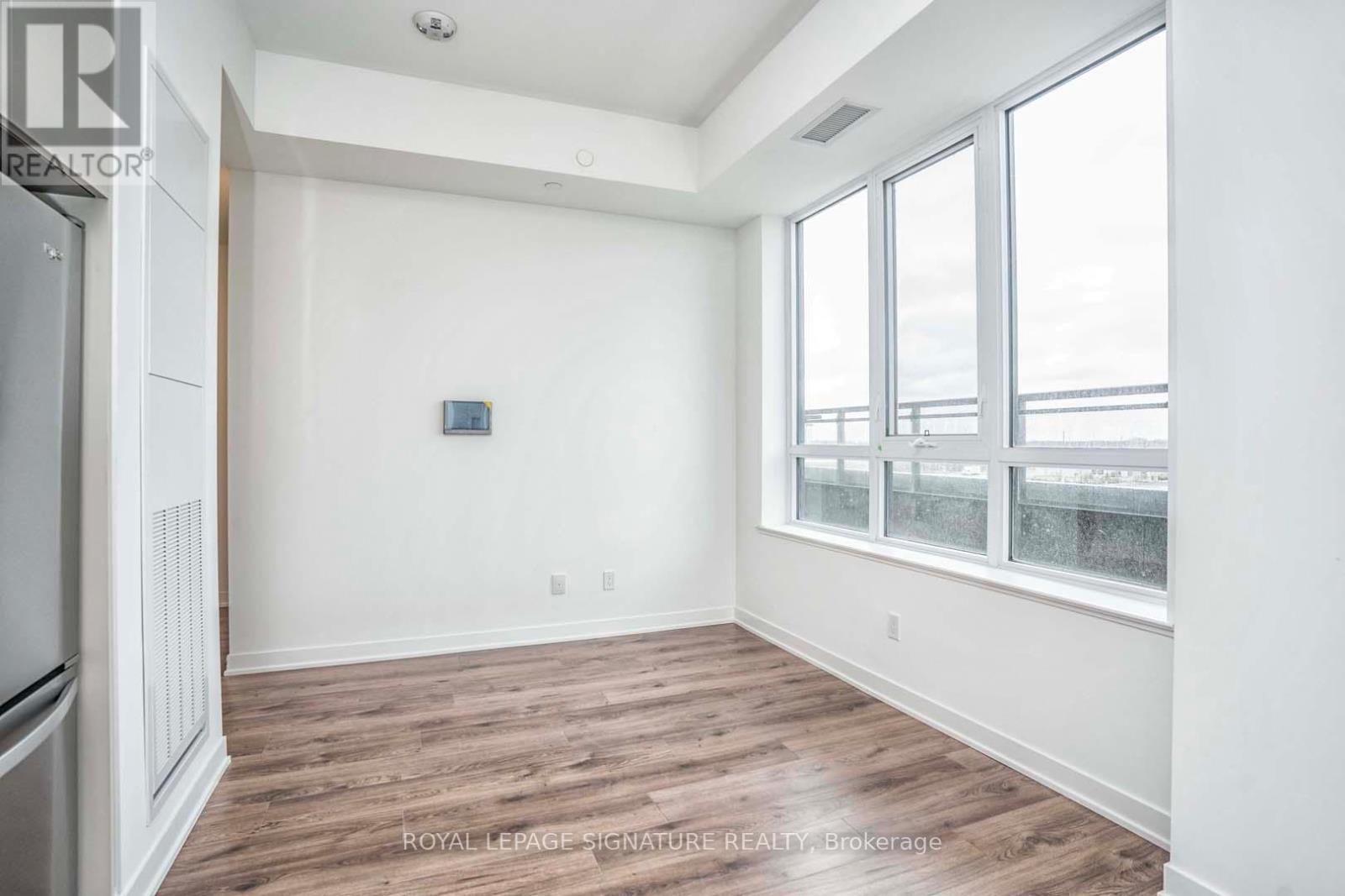 310 - 405 Dundas Street W, Oakville, Ontario  L6M 5P9 - Photo 11 - W12442428