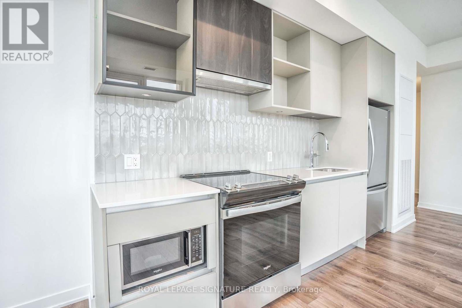 310 - 405 Dundas Street W, Oakville, Ontario  L6M 5P9 - Photo 13 - W12442428