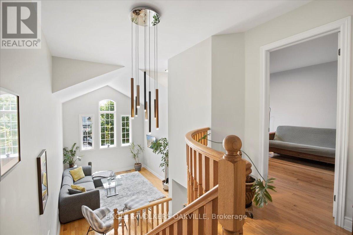 135 Tawny Crescent, Oakville, Ontario  L6L 6T4 - Photo 15 - W12442432