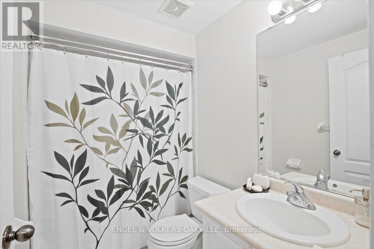 135 Tawny Crescent, Oakville, Ontario  L6L 6T4 - Photo 24 - W12442432