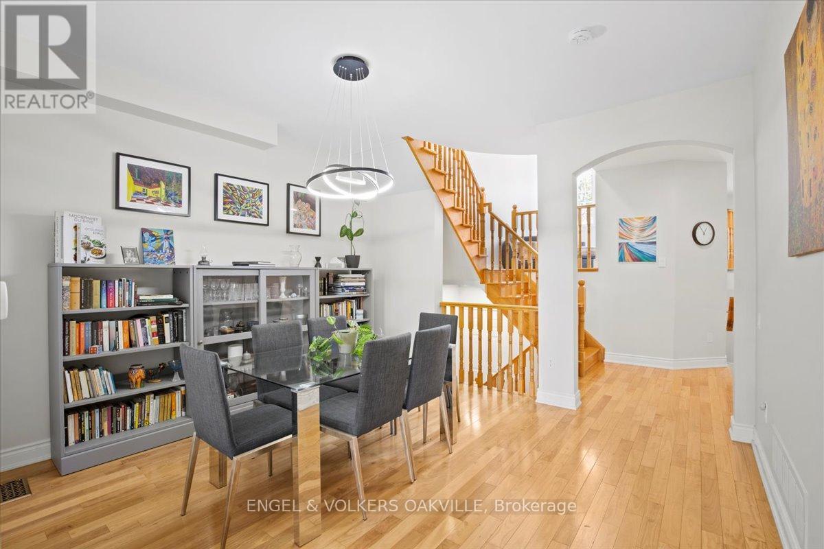 135 Tawny Crescent, Oakville, Ontario  L6L 6T4 - Photo 8 - W12442432