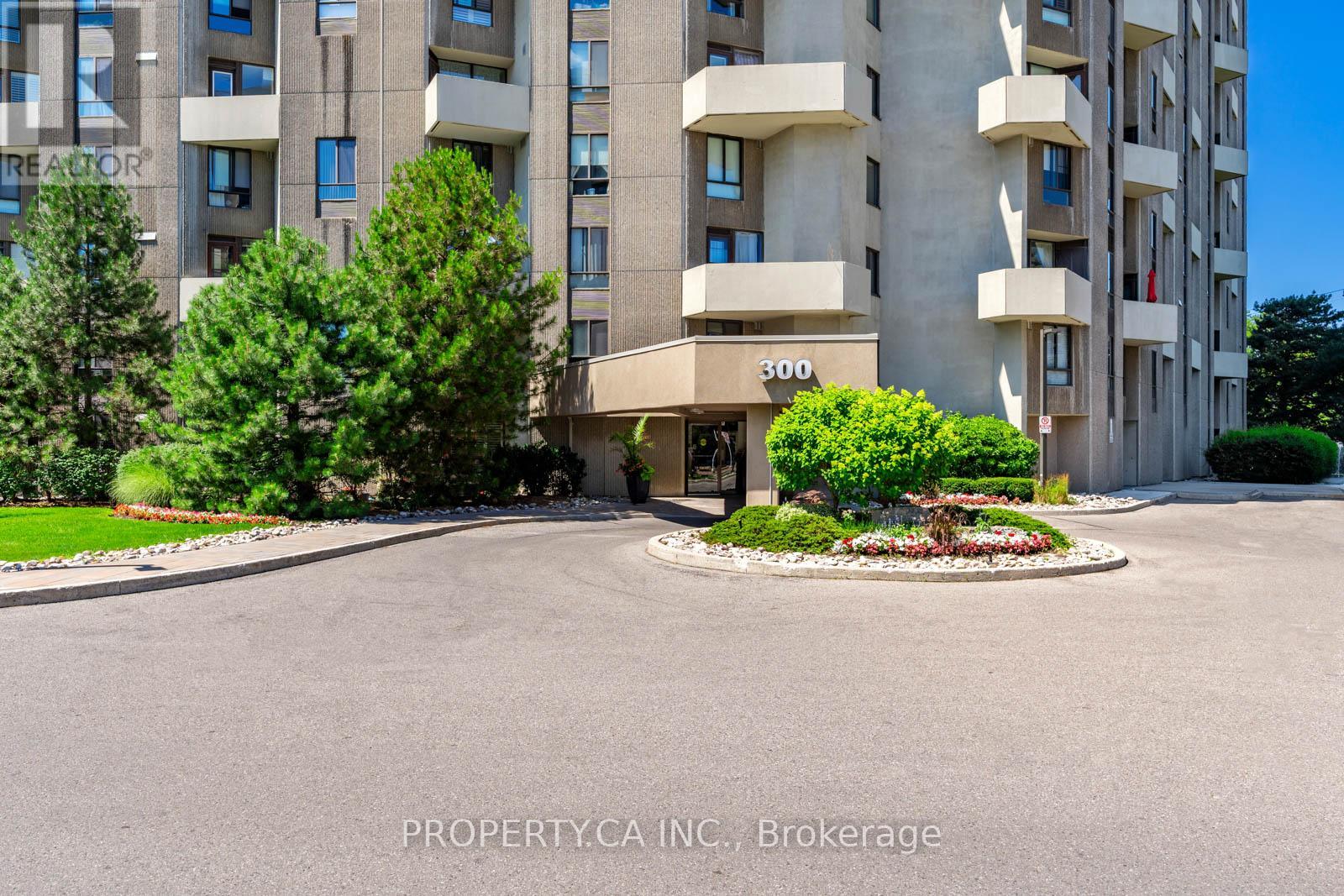 E35 - 300 Mill Road, Toronto (Markland Wood), Ontario  M9C 4W7 - Photo 2 - W12442438