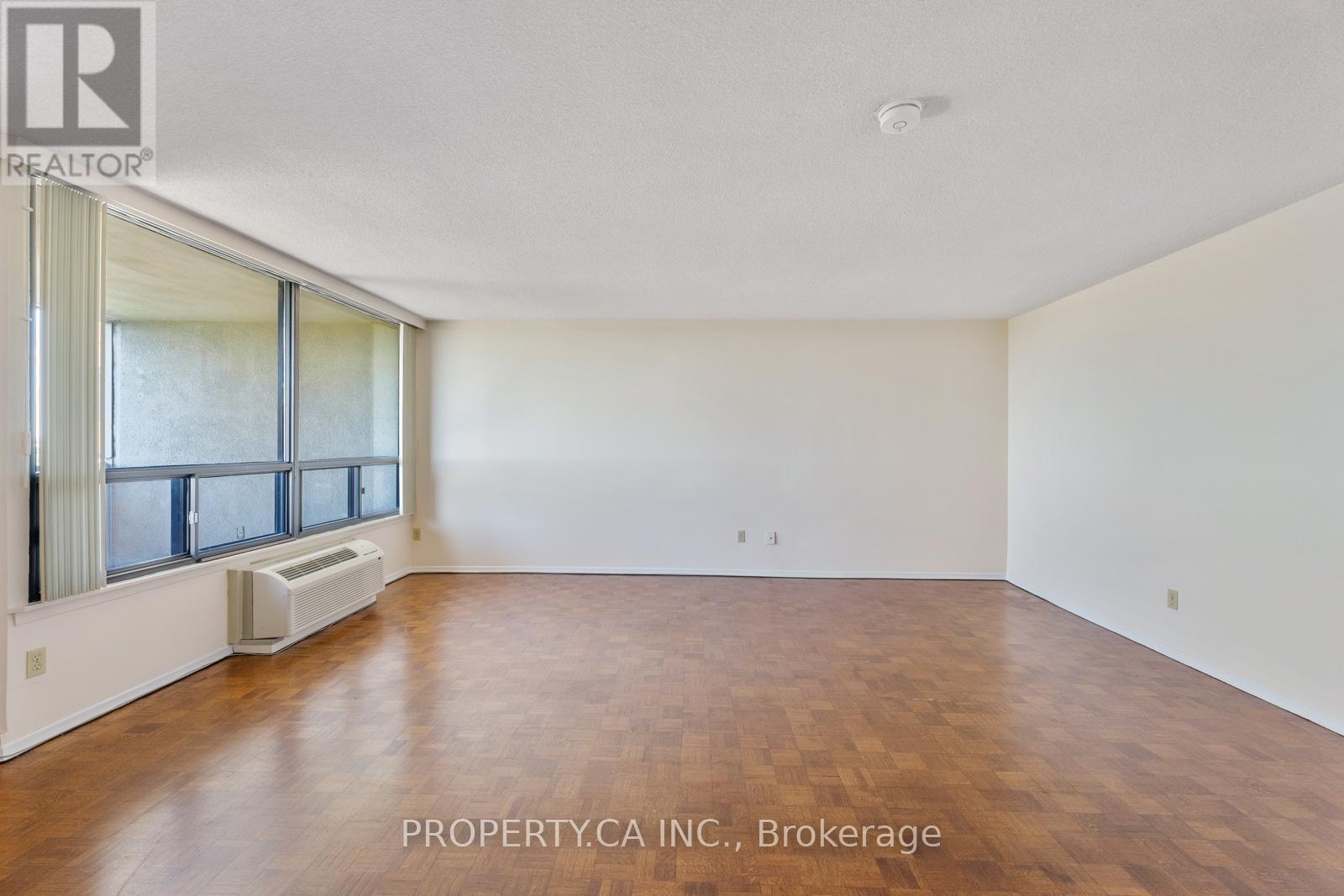 E35 - 300 Mill Road, Toronto (Markland Wood), Ontario  M9C 4W7 - Photo 5 - W12442438