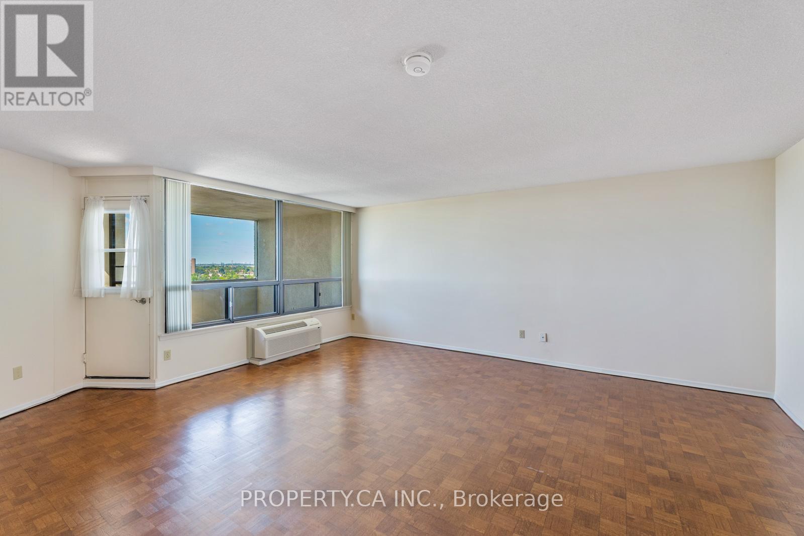 E35 - 300 Mill Road, Toronto (Markland Wood), Ontario  M9C 4W7 - Photo 6 - W12442438