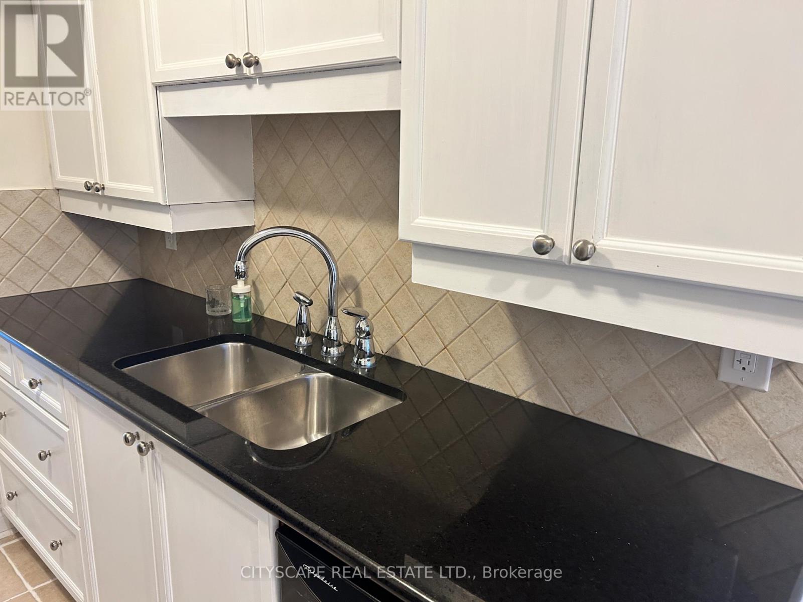2 - 600 Shoreline Drive, Mississauga, Ontario  L5B 0A8 - Photo 5 - W12442439