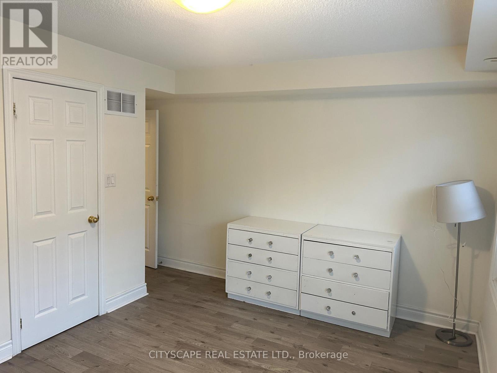 2 - 600 Shoreline Drive, Mississauga, Ontario  L5B 0A8 - Photo 8 - W12442439