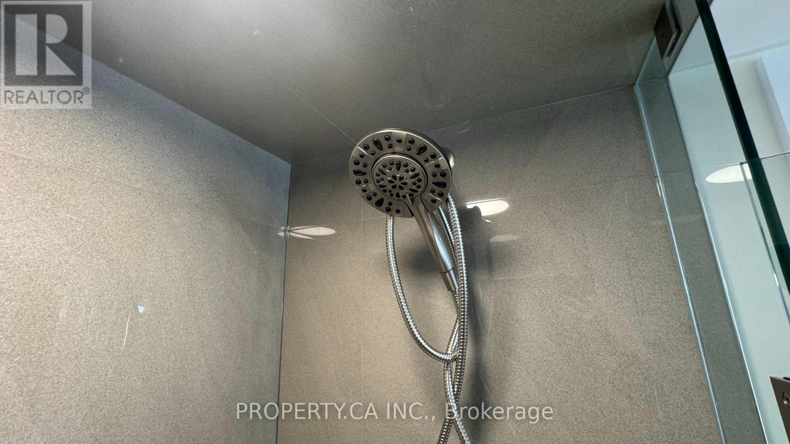 Lower 2 - 60 Lightwood Drive, Toronto, Ontario  M9V 2Z2 - Photo 4 - W12442444