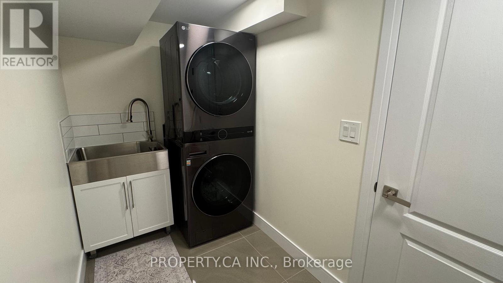Lower 2 - 60 Lightwood Drive, Toronto, Ontario  M9V 2Z2 - Photo 9 - W12442444