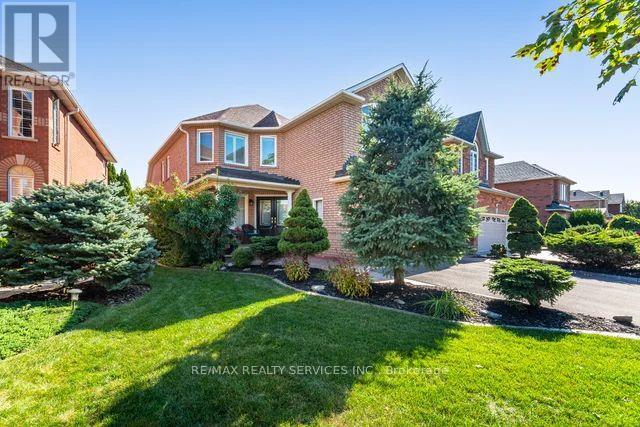 8 Barnes Court, Brampton (Snelgrove), Ontario  L7A 1J1 - Photo 2 - W12442457
