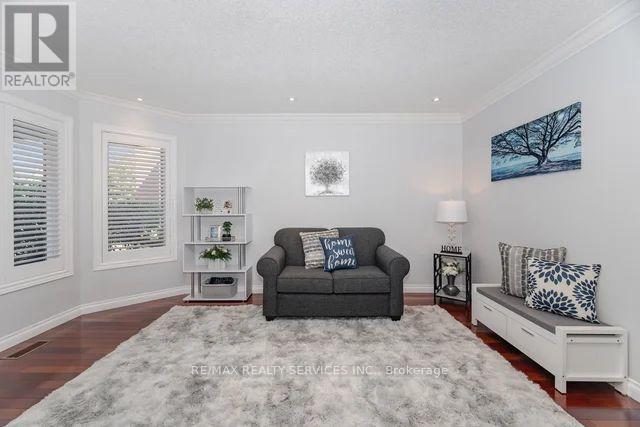 8 Barnes Court, Brampton (Snelgrove), Ontario  L7A 1J1 - Photo 7 - W12442457