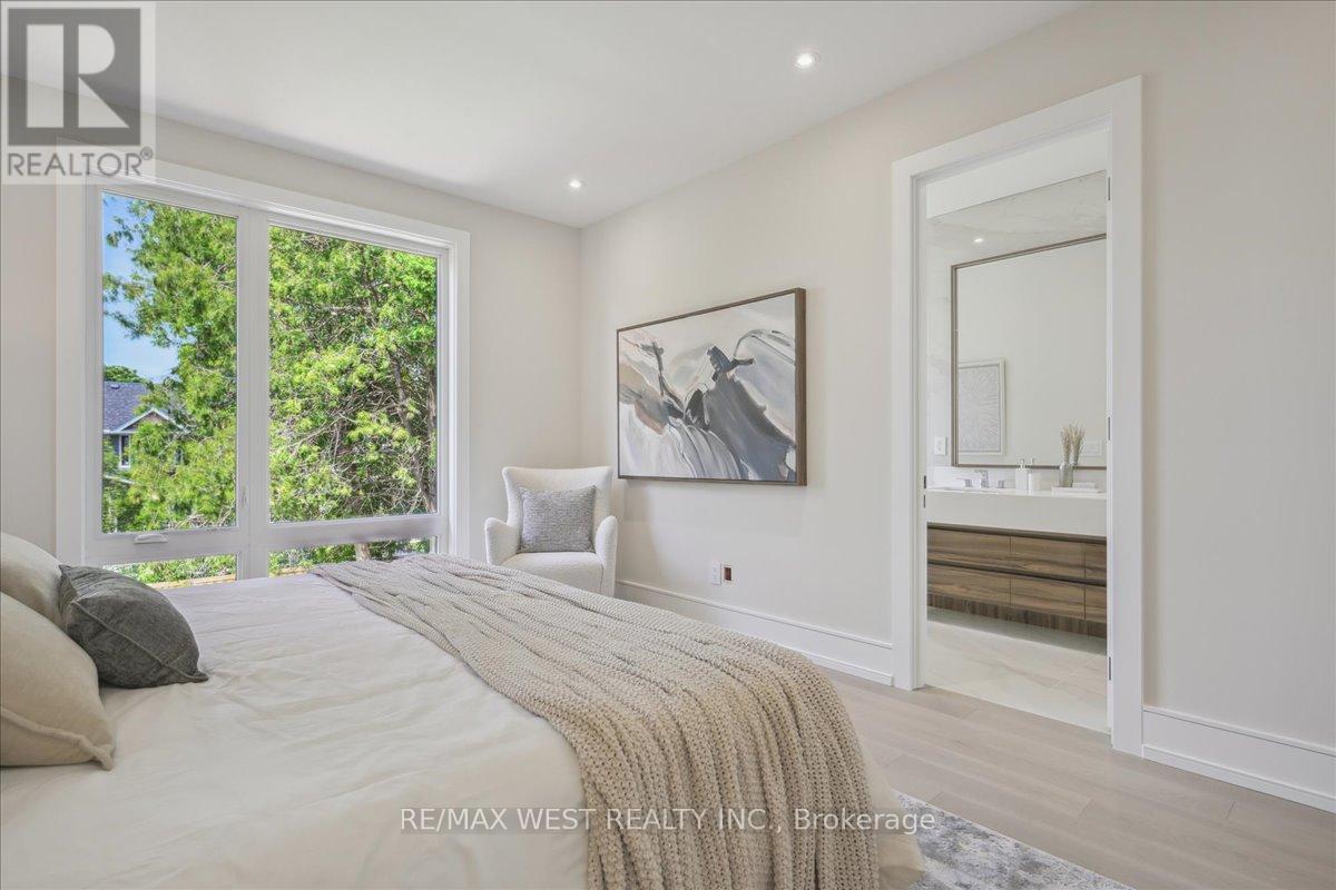 12a Foch Avenue, Toronto (Alderwood), Ontario  M8W 3X1 - Photo 5 - W12442471