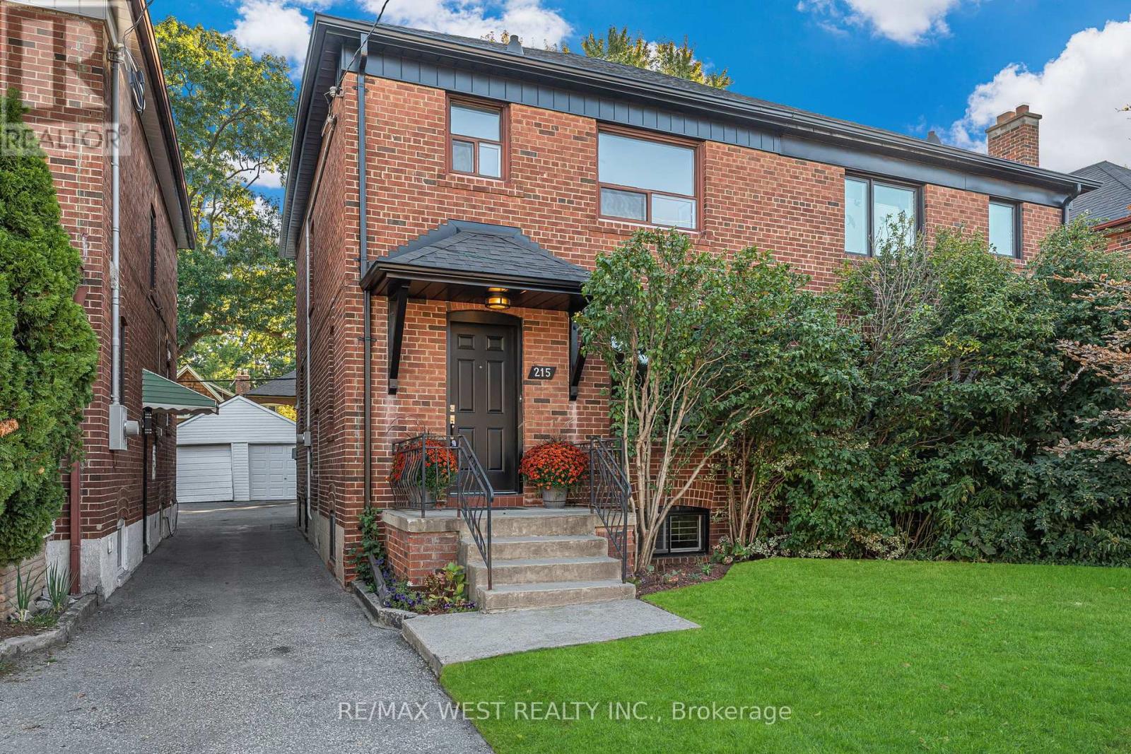 215 Jane Street, Toronto (Runnymede-Bloor West Village), Ontario  M6S 3Y8 - Photo 1 - W12442477