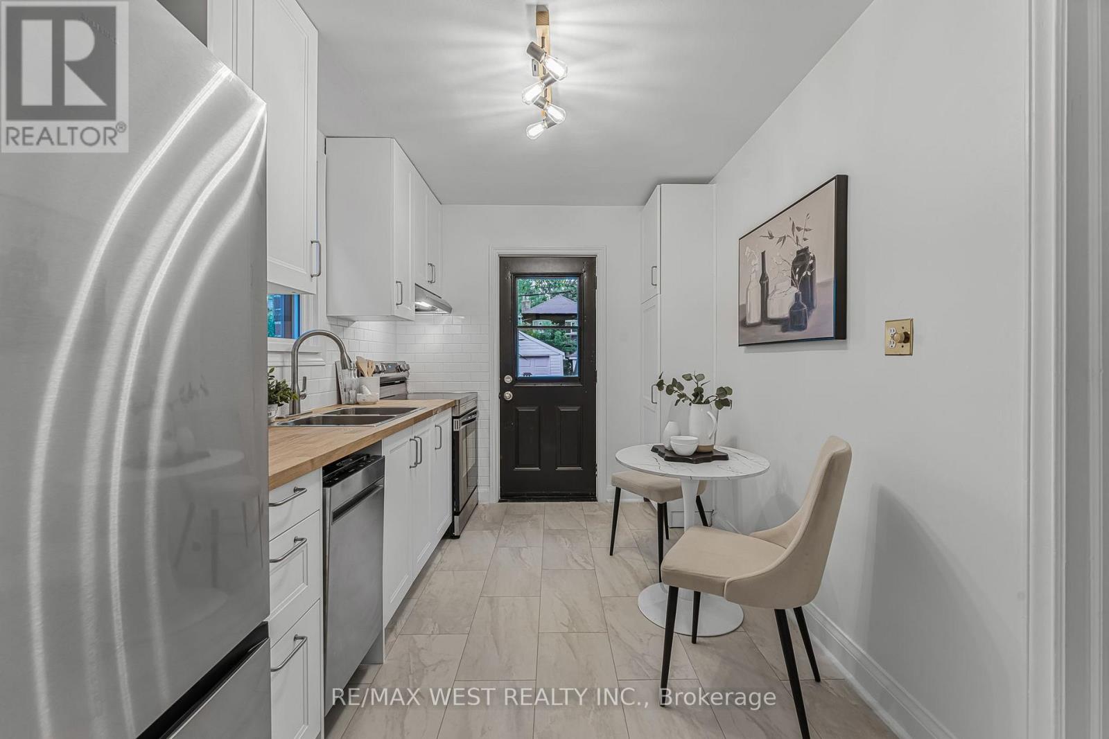 215 Jane Street, Toronto (Runnymede-Bloor West Village), Ontario  M6S 3Y8 - Photo 11 - W12442477
