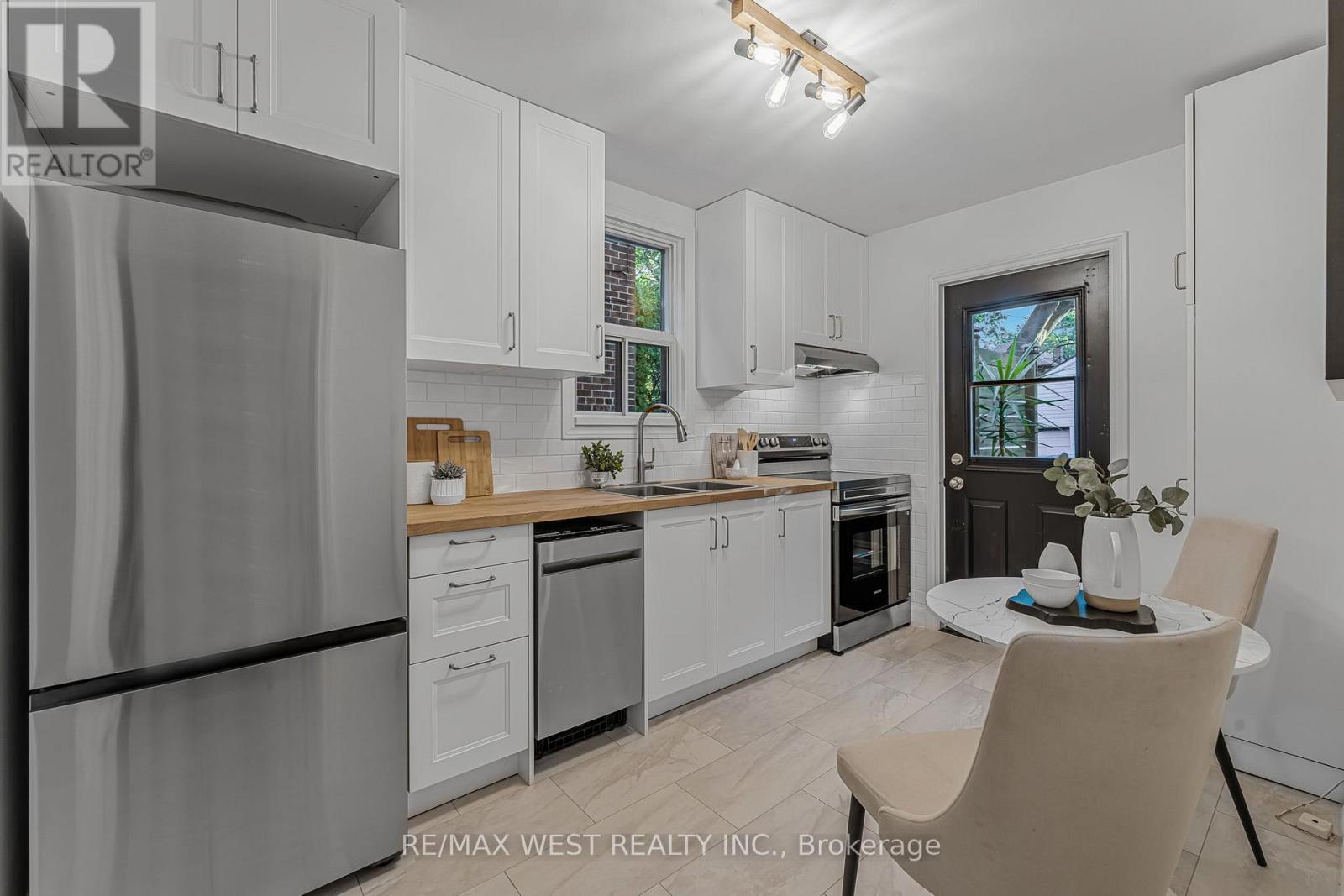 215 Jane Street, Toronto (Runnymede-Bloor West Village), Ontario  M6S 3Y8 - Photo 12 - W12442477